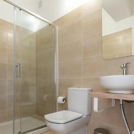 Апартаменты Lovelystay-marques De Pombal 3bdr Лиссабон
