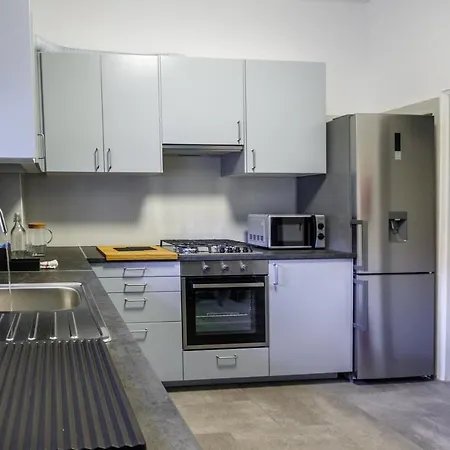 Апартаменты Lovelystay-marques De Pombal 3bdr Лиссабон