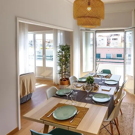 Апартаменты Lovelystay-marques De Pombal 3bdr