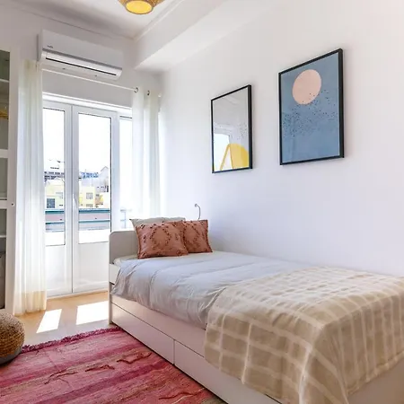 Апартаменты Lovelystay-marques De Pombal 3bdr
